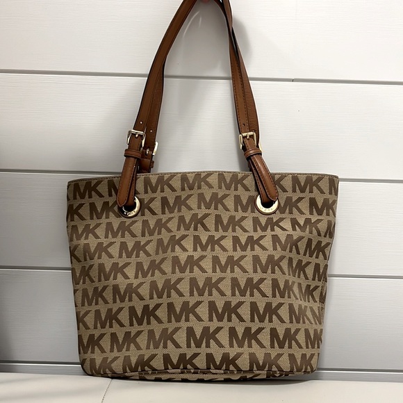 Michael Kors Handbags - Michael Kors Hand Bag